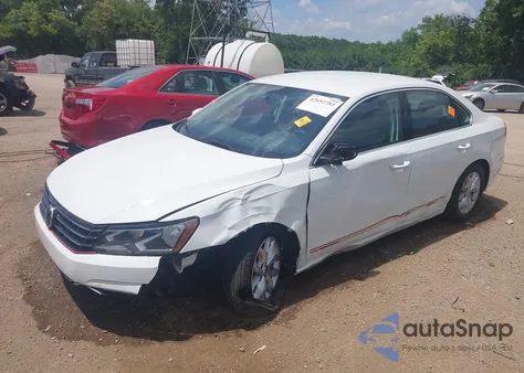 2017 Volkswagen Passat 1.8T S z USA, uszkodzony, nr VIN 1VWAT7A39HC006898